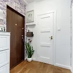 Central, Top Floor Apartment