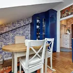 Central, Top Floor Apartment