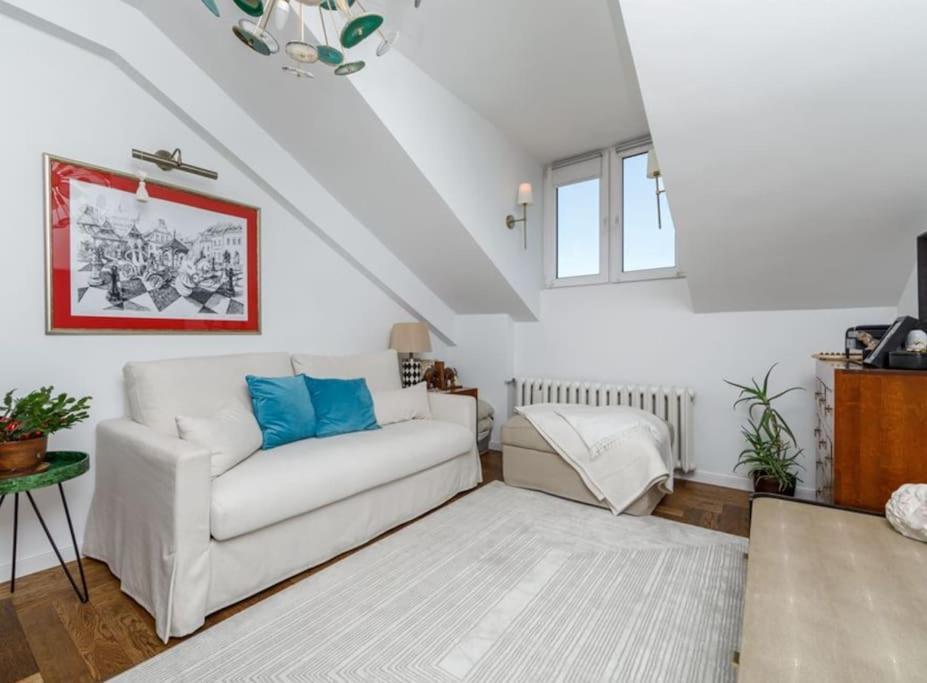 Apartament Central, Floor