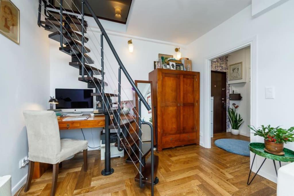 Central, Floor Warschau